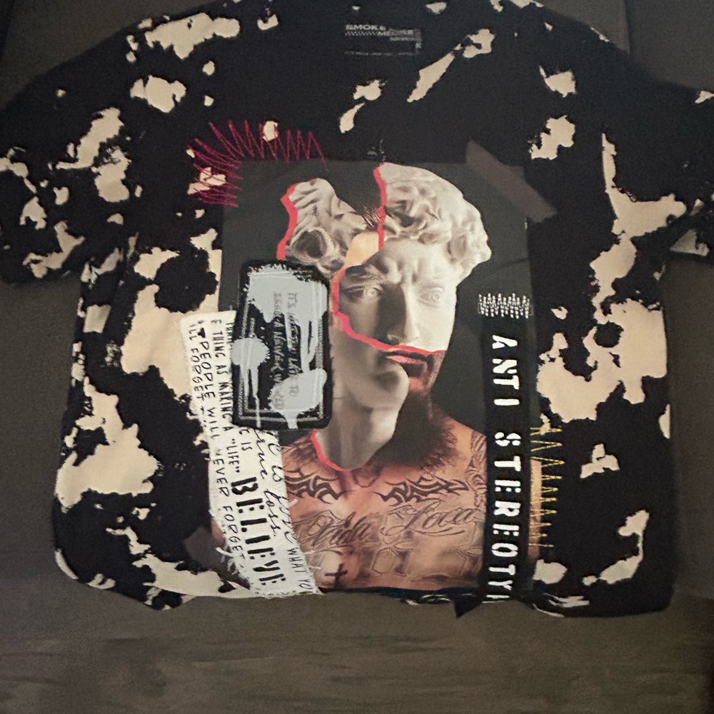 Medium black tee